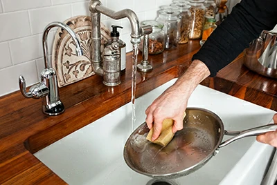 Simple maintenance or meticulous pot care Simple maintenance or meticulous pot care