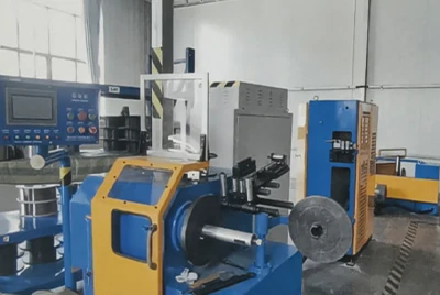 Máquina de enrolamento