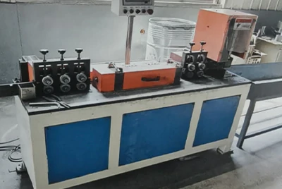Máquina de endireitamento de fio
