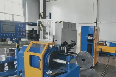 Máquina de enrolamento