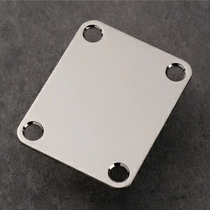 Piastra di titanio a bordo lavorato