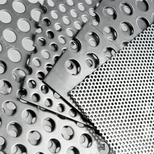 Placca di titanio perforata