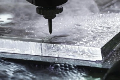 Taglio a getto d'acqua